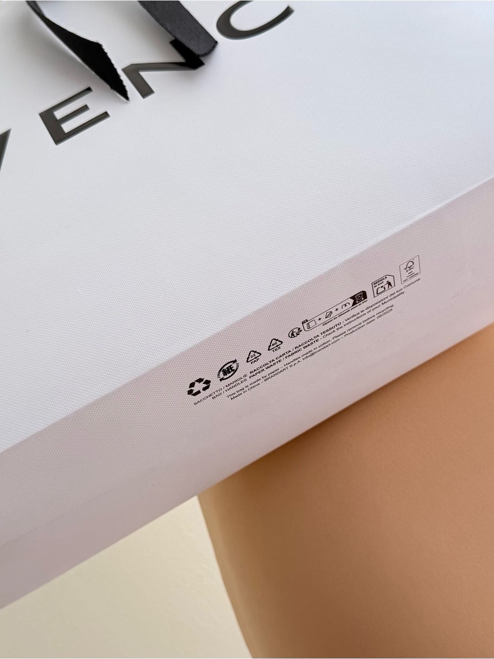GIVENCHY BLACK WHITE SHOPPING GIFT BAG - Picture 2 of 6